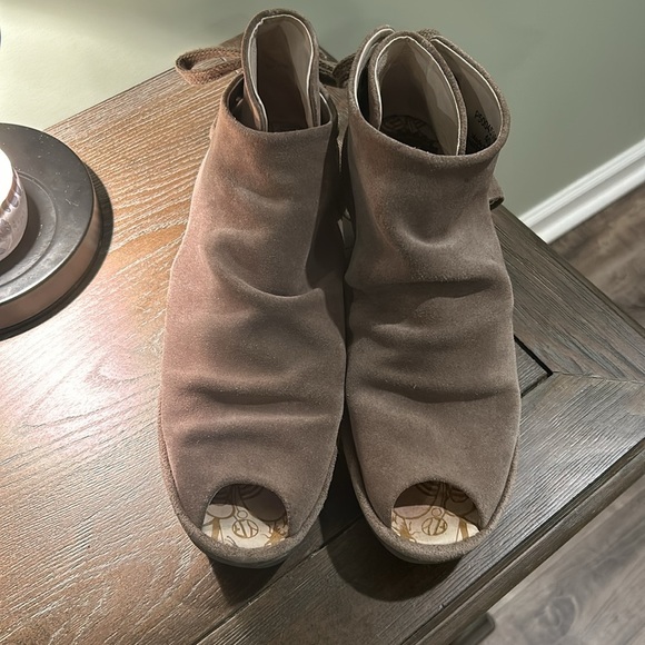 FLY LONDON Yema Taupe Suede Lace Up Wedge Booties Tan Platform - Picture 2 of 6